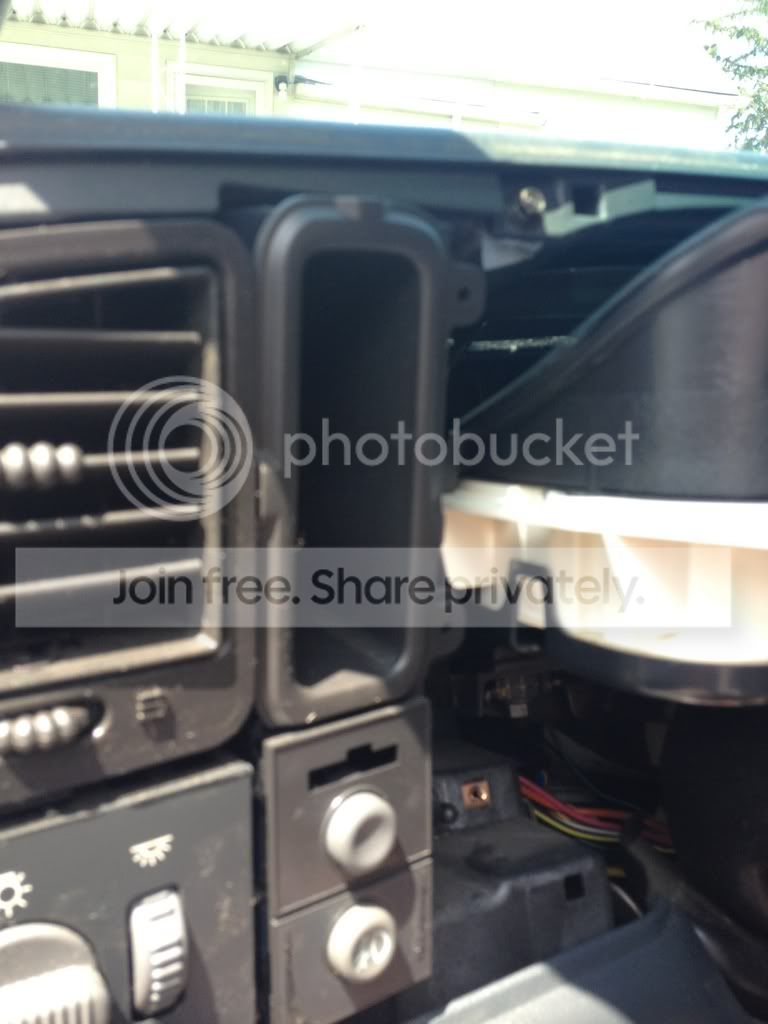 SilveradoSierra.com • D.I.Y. custom L.E.D gauge cluster ... wiring harness retainer clip 